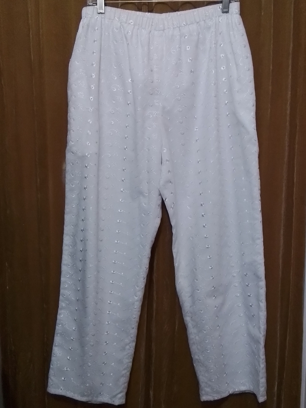 DRAPERS & DAMONS WHITE EMBROIDERED PULL ON  PANTS, SIZE 12